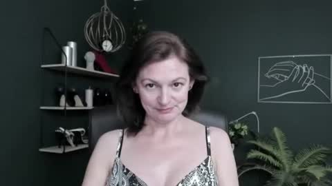 Vivian online show from 06-26-26, 05:56