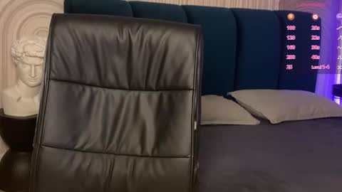 Vivian Evans online show from 10-21-25, 01:28