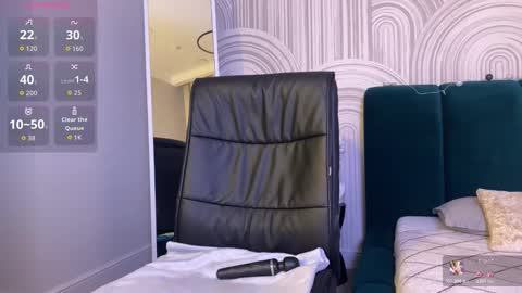 Vivian Evans online show from 12-16-25, 02:05