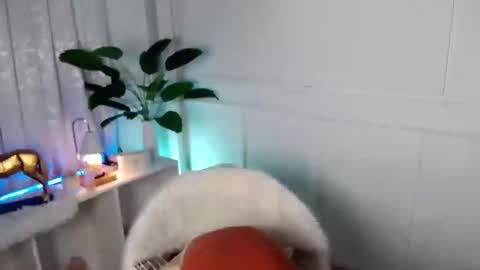 Vivian online show from 01-25-25, 01:32