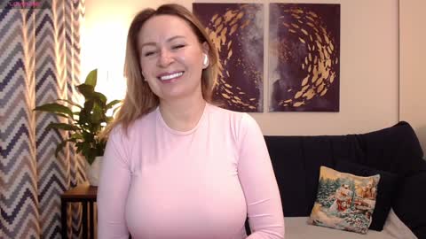 Vivian online show from 12-25-24, 04:44