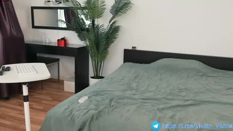 Vivian Vance online show from 04-16-26, 03:24