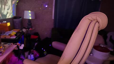 Vivi online show from 04-21-26, 02:51