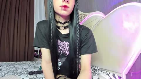 Vivian online show from 02-18-25, 03:10