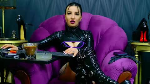 Vivian Reeve online show from 04-10-26, 06:18