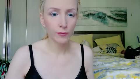 Vivians Roses online show from 07-13-26, 01:03