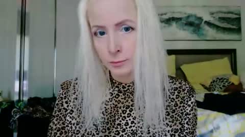 Vivians Roses online show from 07-15-26, 01:38