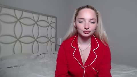 vivianwinters online show from 11-28-25, 03:31