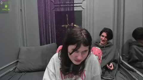 VIVIARAGENDY online show from 10-31-25, 03:57