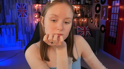 Snapshot of vivienleeigh chatting on 12-12-24, 08:32 Vivien online show from 12-12-24, 08:32