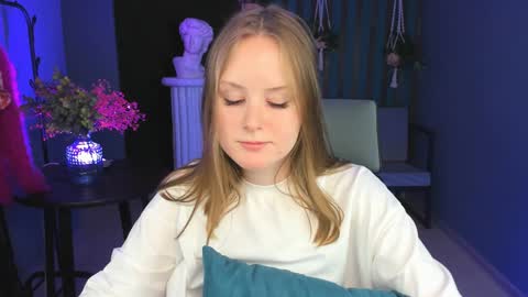 Snapshot of vivienleeigh chatting on 12-18-24, 01:23 Vivien online show from 12-18-24, 01:23