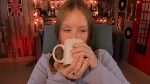 Snapshot of vivienleeigh chatting on 12-24-24, 01:28 Vivien online show from 12-24-24, 01:28