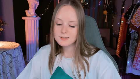 Snapshot of vivienleeigh chatting on 12-28-24, 07:22 Vivien online show from 12-28-24, 07:22