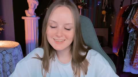 Snapshot of vivienleeigh chatting on 12-28-24, 10:23 Vivien online show from 12-28-24, 10:23