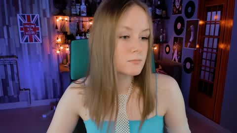 Snapshot of vivienleeigh chatting on 12-30-24, 09:05 Vivien online show from 12-30-24, 09:05