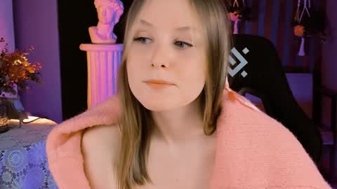 Snapshot of vivienleeigh chatting on 01-24-25, 08:00 Vivien online show from 01-24-25, 08:00