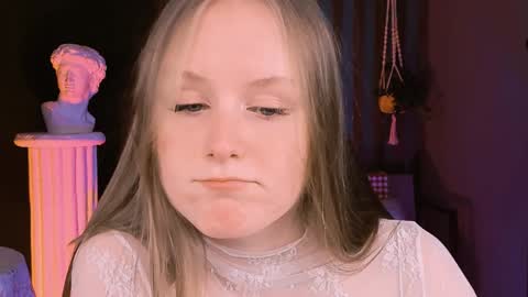 Snapshot of vivienleeigh chatting on 02-05-25, 07:53 Vivien online show from 02-05-25, 07:53