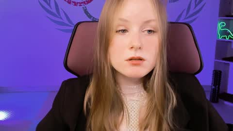 Snapshot of vivienleeigh chatting on 02-07-25, 02:04 Vivien online show from 02-07-25, 02:04