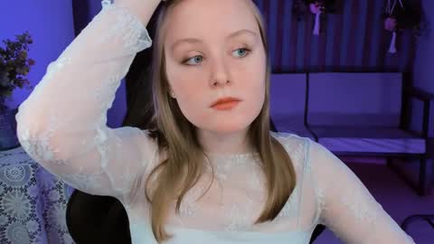 Snapshot of vivienleeigh chatting on 02-15-25, 09:05 Vivien online show from 02-15-25, 09:05