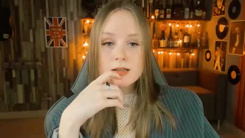 Snapshot of vivienleeigh chatting on 02-20-25, 04:14 Vivien online show from 02-20-25, 04:14