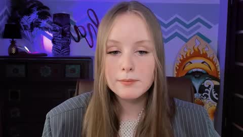 Snapshot of vivienleeigh chatting on 02-22-25, 03:25 Vivien online show from 02-22-25, 03:25