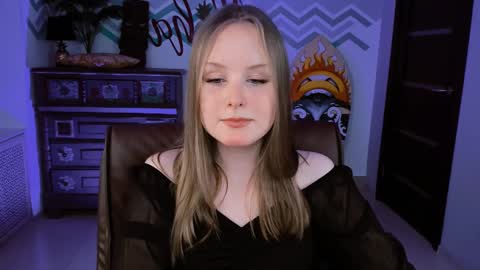 Snapshot of vivienleeigh chatting on 03-12-25, 07:28 Vivien online show from 03-12-25, 07:28