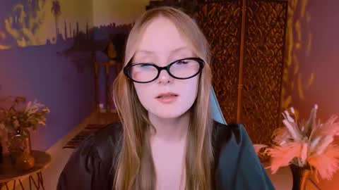 Snapshot of vivienleeigh chatting on 09-24-25, 03:15 Vivien online show from 09-24-25, 03:15