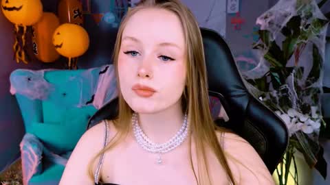 Snapshot of vivienleeigh chatting on 10-18-25, 09:21 Vivien online show from 10-18-25, 09:21