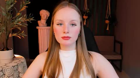 Snapshot of vivienleeigh chatting on 11-14-25, 03:00 Vivien online show from 11-14-25, 03:00