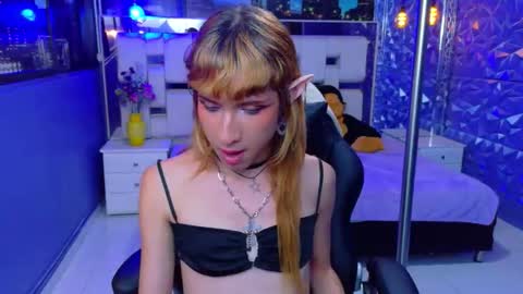 vivienne hadid online show from 05-25-26, 12:16