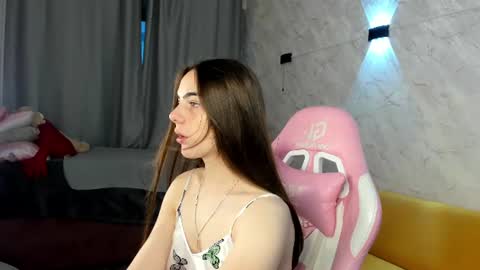 Vivienne online show from 07-26-26, 08:43