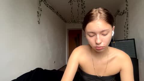 Vivi online show from 11-10-25, 07:18