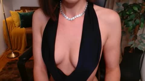 Snapshot of vivienneclement chatting on 07-28-26, 06:53 Vivienne online show from 07-28-26, 06:53