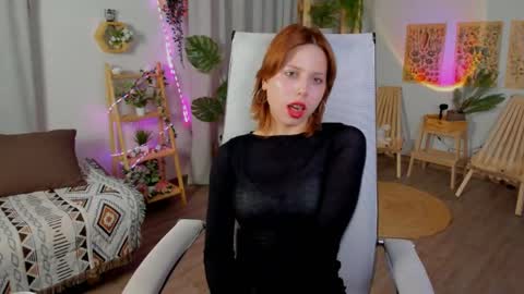 Vivienne  online show from 05-30-26, 07:49
