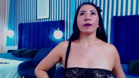 Snapshot of viviennerosette chatting on 12-19-25, 02:13 Vivian online show from 12-19-25, 02:13