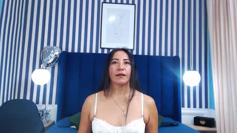Snapshot of viviennerosette chatting on 01-08-26, 01:13 Vivian online show from 01-08-26, 01:13