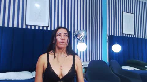 Snapshot of viviennerosette chatting on 02-09-26, 01:15 Vivian online show from 02-09-26, 01:15