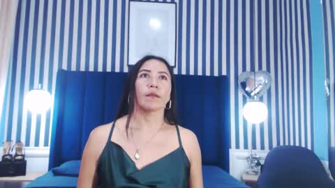 Snapshot of viviennerosette chatting on 02-12-26, 01:06 Vivian online show from 02-12-26, 01:06