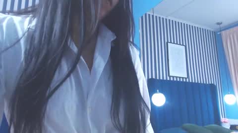 Snapshot of viviennerosette chatting on 02-20-26, 01:00 Vivian online show from 02-20-26, 01:00