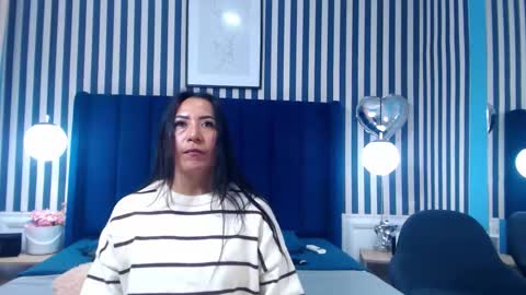 Snapshot of viviennerosette chatting on 02-21-26, 01:12 Vivian online show from 02-21-26, 01:12