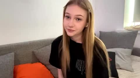 Snapshot of viviennewanko chatting on 04-10-26, 02:22 Kristy online show from 04-10-26, 02:22