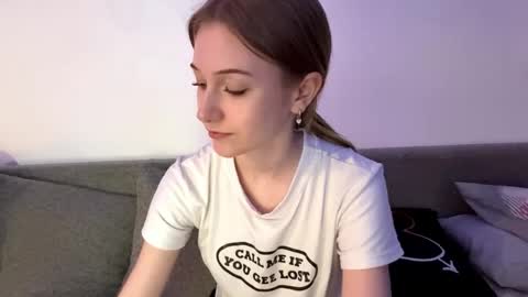 Snapshot of viviennewanko chatting on 04-19-26, 06:10 Kristy online show from 04-19-26, 06:10