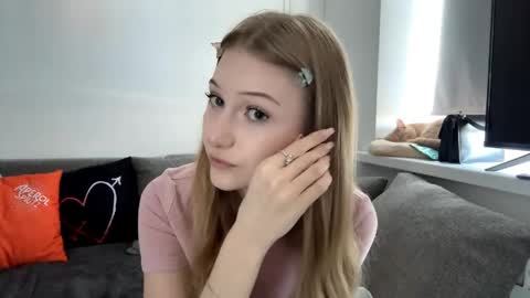 Snapshot of viviennewanko chatting on 04-28-26, 01:27 Kristy online show from 04-28-26, 01:27