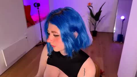 Polly  Online mostly at 9pm-2am UK Time online show from 02-16-25, 09:48