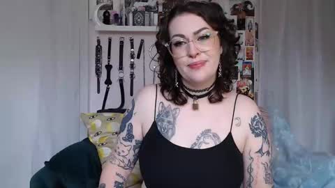 Snapshot of vixinvvitch chatting on 05-01-26, 04:33 VIXIN online show from 05-01-26, 04:33