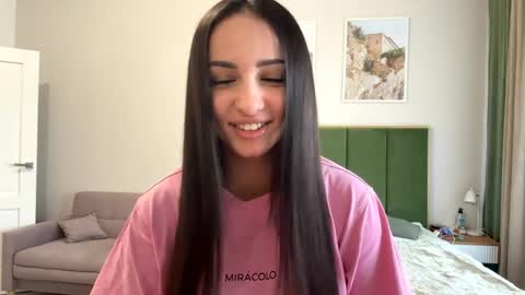 Snapshot of vixy_luna chatting on 04-28-26, 01:27 Miss Mia online show from 04-28-26, 01:27