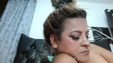 Snapshot of vkleiin chatting on 05-15-26, 11:12 Venus online show from 05-15-26, 11:12