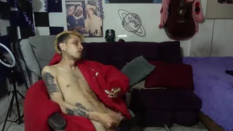 Snapshot of vl21cm chatting on 02-05-25, 07:39 vl21cm online show from 02-05-25, 07:39