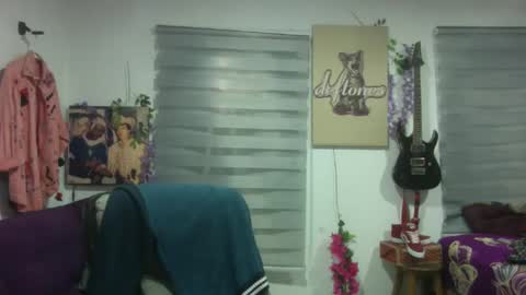 Snapshot of vl21cm chatting on 09-29-25, 12:10 vl21cm online show from 09-29-25, 12:10