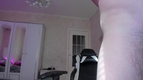 Snapshot of vlad1605 chatting on 02-07-25, 08:01 Martin online show from 02-07-25, 08:01